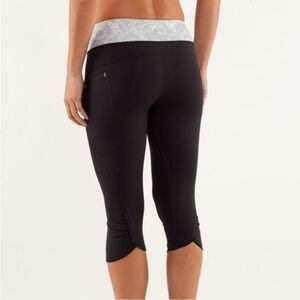 Lululemon Speed Crop Tight Ruched Size 4 Black Waistband leggings capris EUC